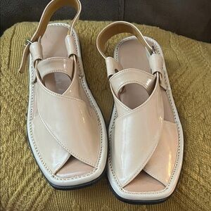 Elegant Hand Made Cream Women's Sandals new W/O tag 🏷️